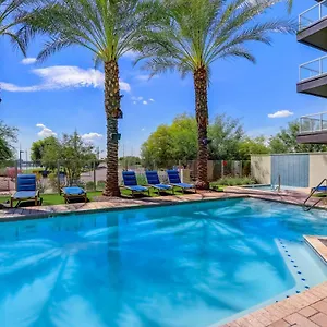 Frontdesk Vela At Town Apts Tempe